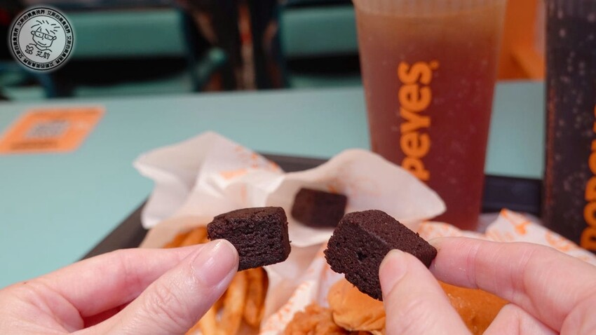 台北市中正區【 美式炸雞 】炸雞控必衝！美國超紅Popeyes炸雞插旗台北車站商圈，連碧昂絲、金卡戴珊都瘋狂熱愛的勁厚布