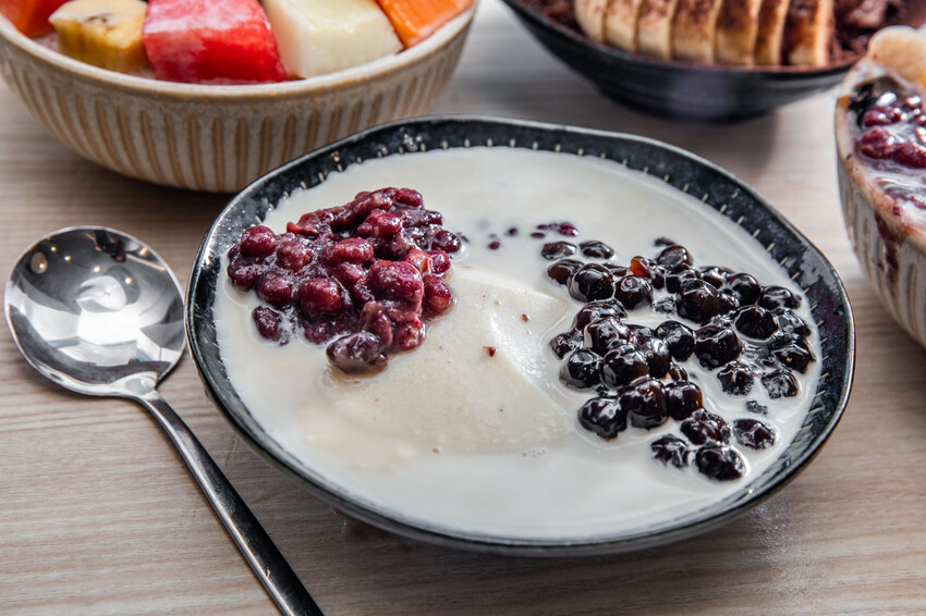 新北市蘆洲區大碗公冰.甜品蘆洲民族店｜冰品種類多到會選擇障礙！放料不手軟大碗公冰