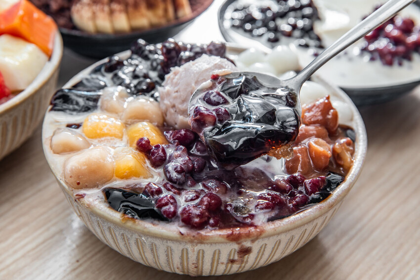 新北市蘆洲區大碗公冰.甜品蘆洲民族店｜冰品種類多到會選擇障礙！放料不手軟大碗公冰