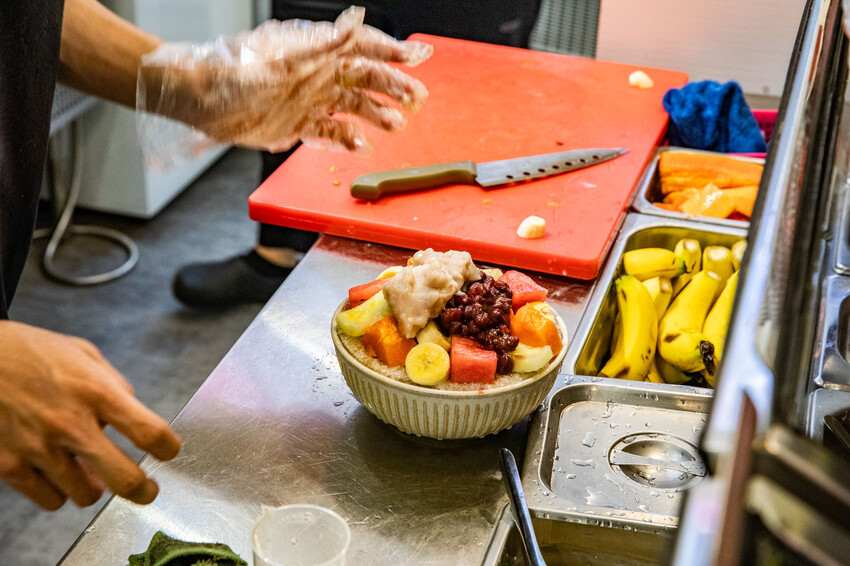 新北市蘆洲區大碗公冰.甜品蘆洲民族店｜冰品種類多到會選擇障礙！放料不手軟大碗公冰