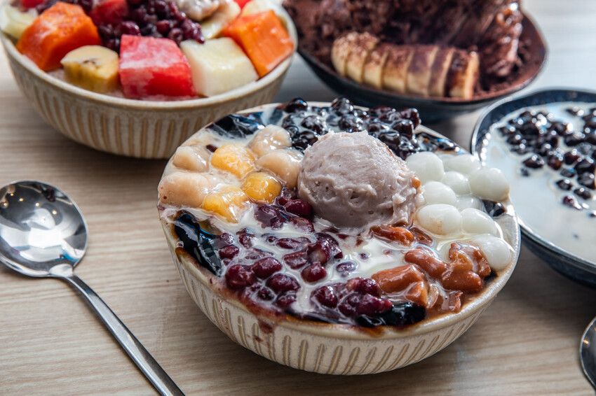 新北市蘆洲區大碗公冰.甜品蘆洲民族店｜冰品種類多到會選擇障礙！放料不手軟大碗公冰