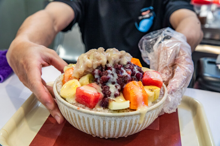 新北市蘆洲區大碗公冰.甜品蘆洲民族店｜冰品種類多到會選擇障礙！放料不手軟大碗公冰