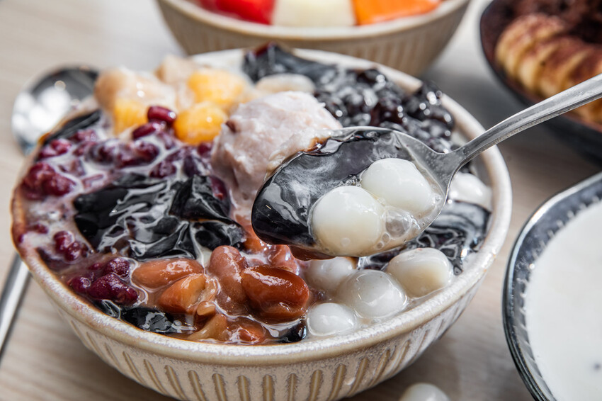 新北市蘆洲區大碗公冰.甜品蘆洲民族店｜冰品種類多到會選擇障礙！放料不手軟大碗公冰