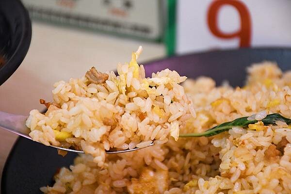 高雄市三民區加飯不加價，超級大份量！學生族群的最愛【炒炊小吃店（炒炊複合式餐廳）】高科大周邊不能錯過的高CP值美食