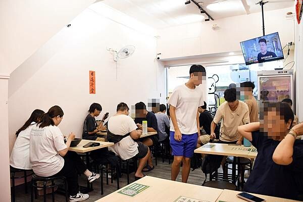 高雄市三民區加飯不加價，超級大份量！學生族群的最愛【炒炊小吃店（炒炊複合式餐廳）】高科大周邊不能錯過的高CP值美食