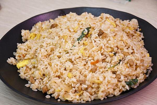 高雄市三民區加飯不加價，超級大份量！學生族群的最愛【炒炊小吃店（炒炊複合式餐廳）】高科大周邊不能錯過的高CP值美食