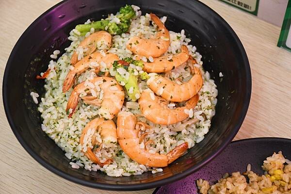 高雄市三民區加飯不加價，超級大份量！學生族群的最愛【炒炊小吃店（炒炊複合式餐廳）】高科大周邊不能錯過的高CP值美食