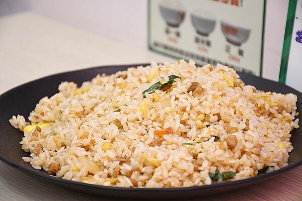 高雄市三民區加飯不加價，超級大份量！學生族群的最愛【炒炊小吃店（炒炊複合式餐廳）】高科大周邊不能錯過的高CP值美食