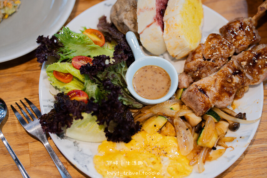 【柚子早午餐】隱藏版超強串燒!台中北區早午餐,大份量早午餐吃