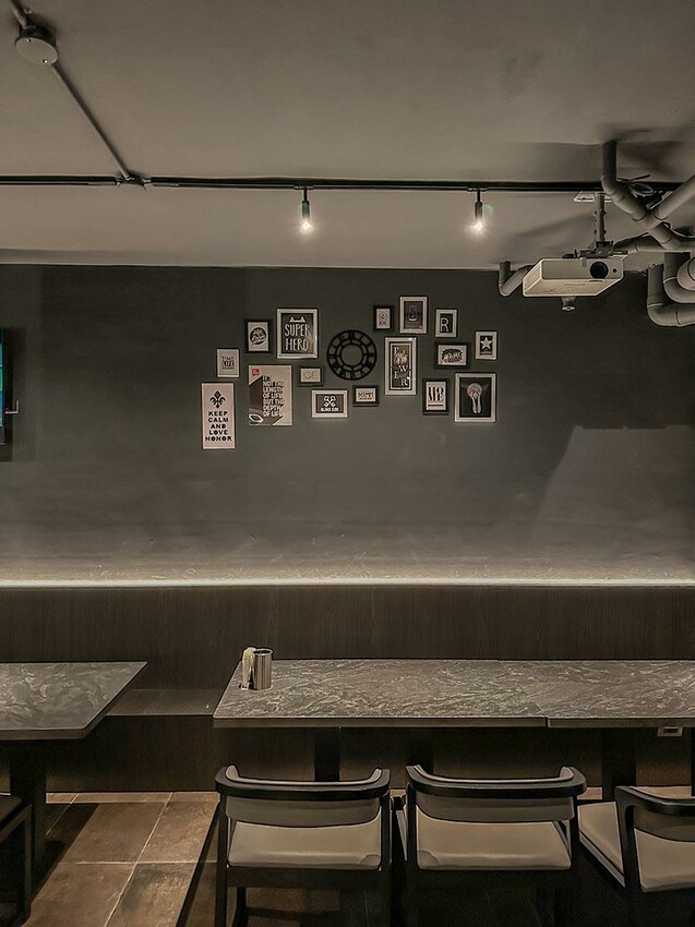 微醺必訪！新竹喚味私烤推薦，必吃烤生蠔與鮭魚腹。