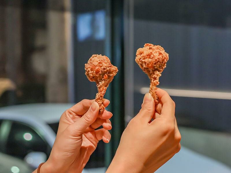 微醺必訪！新竹喚味私烤推薦，必吃烤生蠔與鮭魚腹。