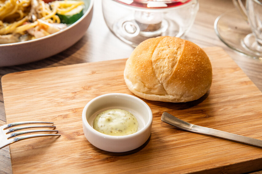 新北市新店區默爾 pasta pizza 新北誠品裕隆城店|新店義式餐廳推薦!百年手工窯烤爐就是讚!披薩就是要有豹紋才好吃,