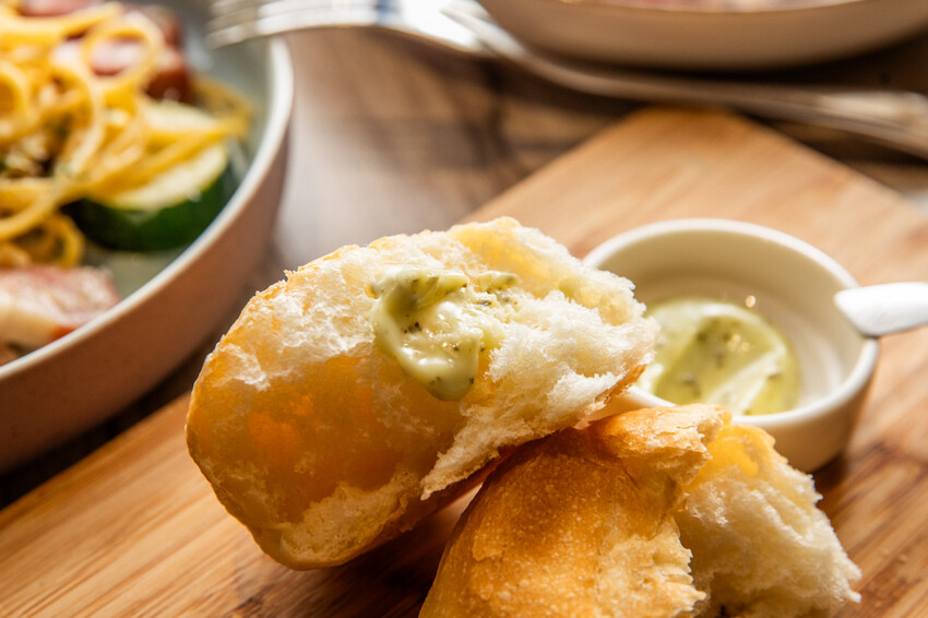 新北市新店區默爾 pasta pizza 新北誠品裕隆城店|新店義式餐廳推薦!百年手工窯烤爐就是讚!披薩就是要有豹紋才好吃,