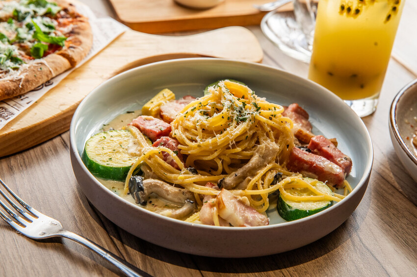 新北市新店區默爾 pasta pizza 新北誠品裕隆城店|新店義式餐廳推薦!百年手工窯烤爐就是讚!披薩就是要有豹紋才好吃,