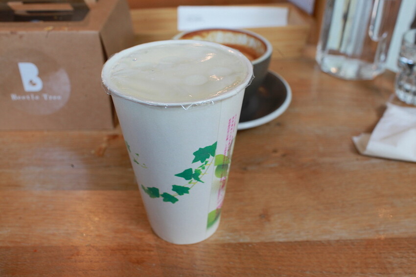 高雄市苓雅區吃。高雄美食|苓雅區。「忠孝路手工傳統燒餅油條早餐店」忠孝市場老字號燒餅油條店,早上就開賣至售完為止