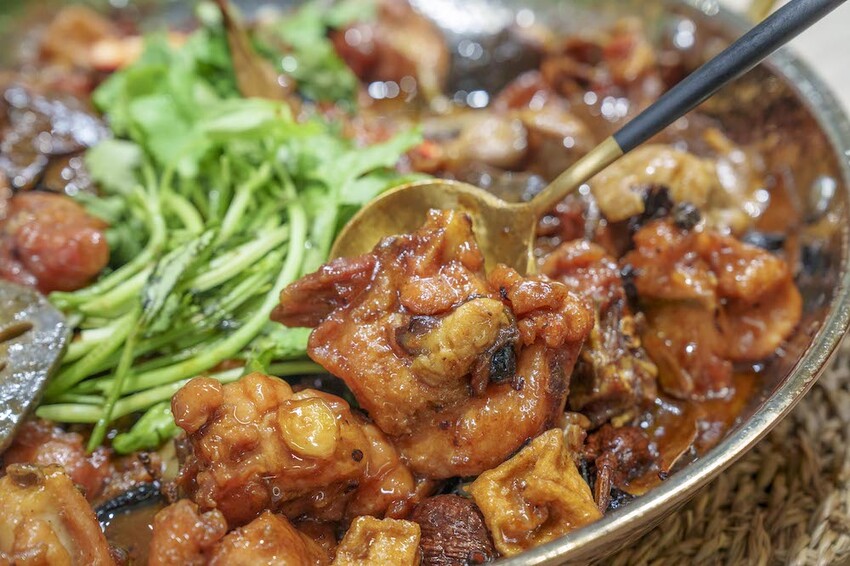 台北市萬華區預約制私廚 大四喜麻辣雞公煲|西門町預約制私廚,香港人開的私廚~雞公煲煲湯都是拿手覺門