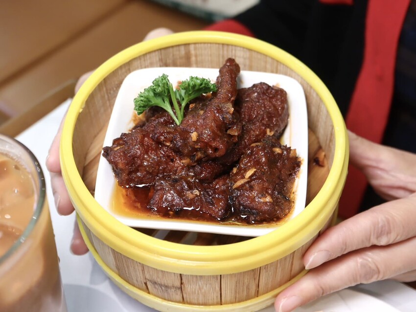 永芯茶檔|藝文特區高評價港式茶餐廳。必點乒乓球大鮮蝦雲吞撈麵、超狂黃金流芯西多士 – 艾瑞絲的吃貨日常