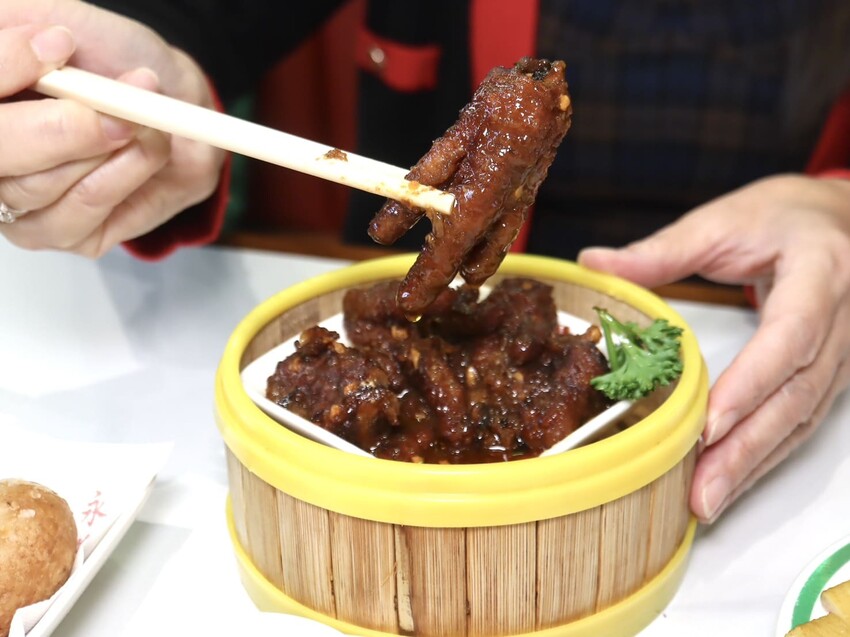 永芯茶檔|藝文特區高評價港式茶餐廳。必點乒乓球大鮮蝦雲吞撈麵、超狂黃金流芯西多士 – 艾瑞絲的吃貨日常