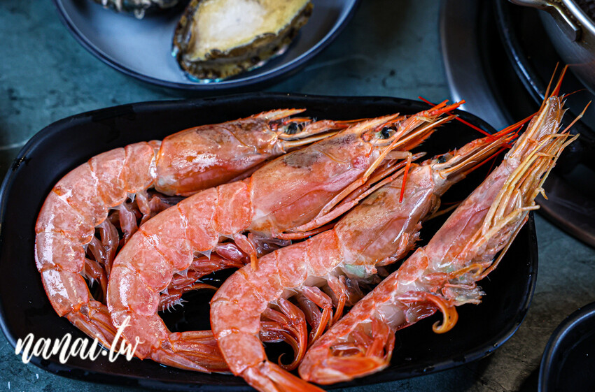 低調開在道東書院旁生意好到爆!超人氣平價鍋物+排餐,附餐自助吧吃到飽,一品火鍋排餐