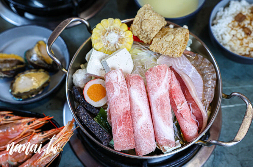 低調開在道東書院旁生意好到爆!超人氣平價鍋物+排餐,附餐自助吧吃到飽,一品火鍋排餐