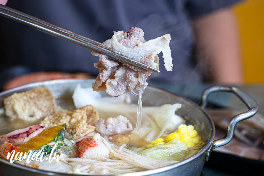 低調開在道東書院旁生意好到爆!超人氣平價鍋物+排餐,附餐自助吧吃到飽,一品火鍋排餐