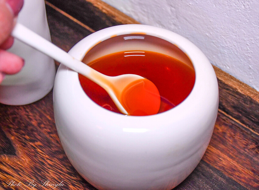 螺螄粉微酸微辣很涮嘴，可依喜好加購不同配料，台灣人可接受的口味