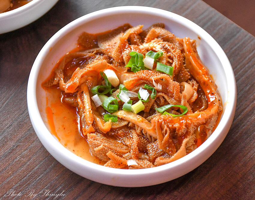 螺螄粉微酸微辣很涮嘴，可依喜好加購不同配料，台灣人可接受的口味