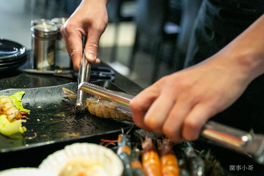 桃園中壢燒肉吃到飽推薦-胖肚肚燒肉吃到飽!台北平價燒肉吃到飽開在中壢夜市附近啦~營業到凌晨十二點而且CP值非常高的燒肉吃到飽我來啦~(飛奔 @圍事小哥的幸福相框