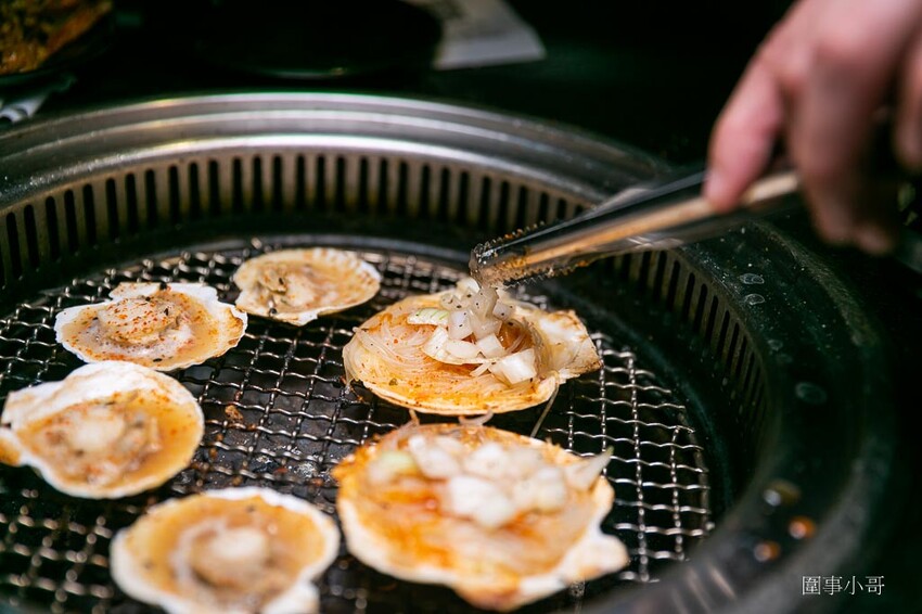 桃園中壢燒肉吃到飽推薦-胖肚肚燒肉吃到飽!台北平價燒肉吃到飽開在中壢夜市附近啦~營業到凌晨十二點而且CP值非常高的燒肉吃到飽我來啦~(飛奔 @圍事小哥的幸福相框