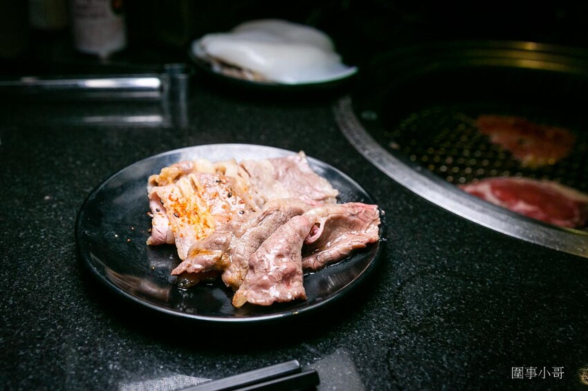 桃園中壢燒肉吃到飽推薦-胖肚肚燒肉吃到飽!台北平價燒肉吃到飽開在中壢夜市附近啦~營業到凌晨十二點而且CP值非常高的燒肉吃到飽我來啦~(飛奔 @圍事小哥的幸福相框