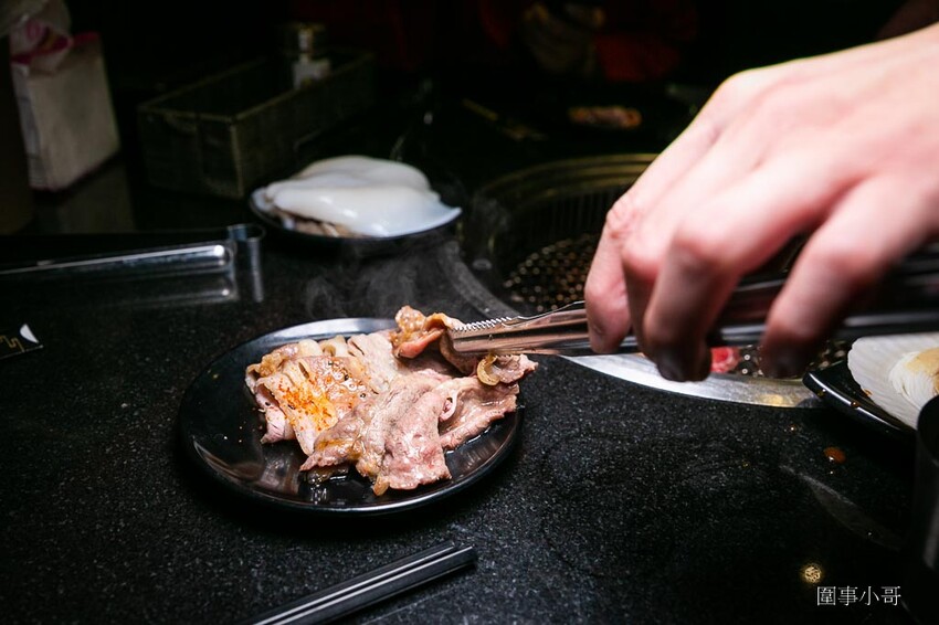 桃園中壢燒肉吃到飽推薦-胖肚肚燒肉吃到飽!台北平價燒肉吃到飽開在中壢夜市附近啦~營業到凌晨十二點而且CP值非常高的燒肉吃到飽我來啦~(飛奔 @圍事小哥的幸福相框