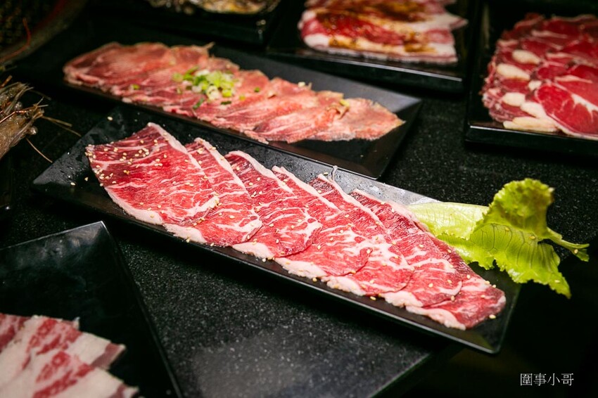 桃園中壢燒肉吃到飽推薦-胖肚肚燒肉吃到飽!台北平價燒肉吃到飽開在中壢夜市附近啦~營業到凌晨十二點而且CP值非常高的燒肉吃到飽我來啦~(飛奔 @圍事小哥的幸福相框