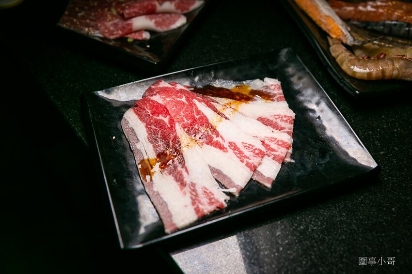 桃園中壢燒肉吃到飽推薦-胖肚肚燒肉吃到飽!台北平價燒肉吃到飽開在中壢夜市附近啦~營業到凌晨十二點而且CP值非常高的燒肉吃到飽我來啦~(飛奔 @圍事小哥的幸福相框