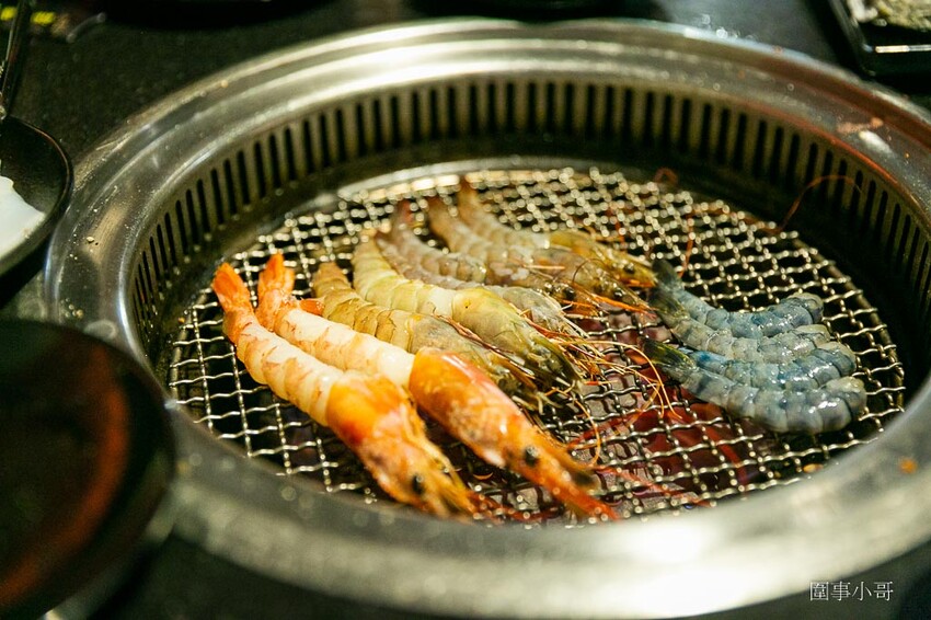 桃園中壢燒肉吃到飽推薦-胖肚肚燒肉吃到飽!台北平價燒肉吃到飽開在中壢夜市附近啦~營業到凌晨十二點而且CP值非常高的燒肉吃到飽我來啦~(飛奔 @圍事小哥的幸福相框