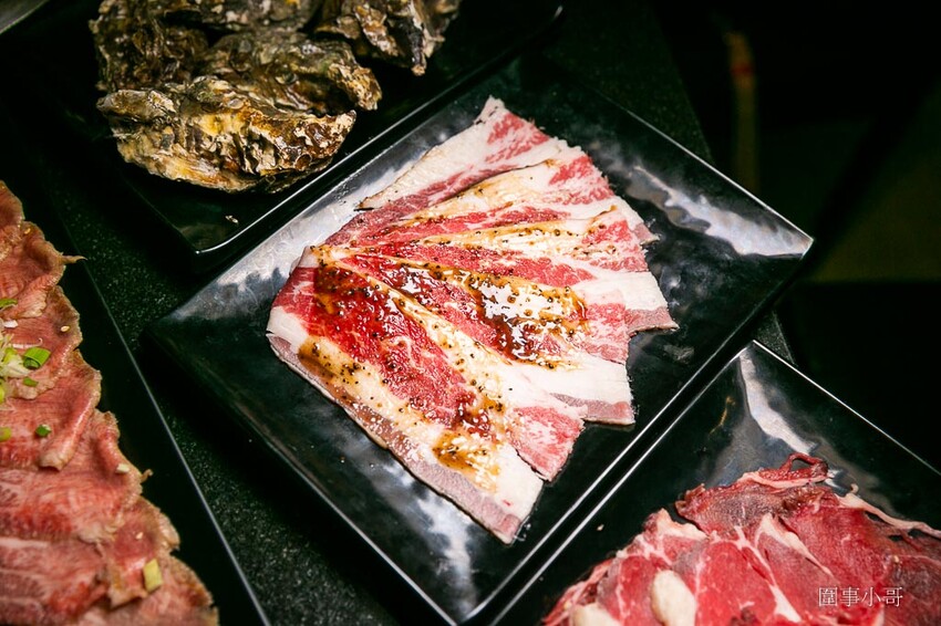 桃園中壢燒肉吃到飽推薦-胖肚肚燒肉吃到飽!台北平價燒肉吃到飽開在中壢夜市附近啦~營業到凌晨十二點而且CP值非常高的燒肉吃到飽我來啦~(飛奔 @圍事小哥的幸福相框