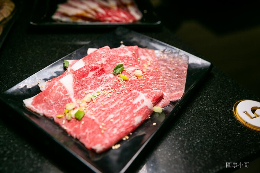 桃園中壢燒肉吃到飽推薦-胖肚肚燒肉吃到飽!台北平價燒肉吃到飽開在中壢夜市附近啦~營業到凌晨十二點而且CP值非常高的燒肉吃到飽我來啦~(飛奔 @圍事小哥的幸福相框