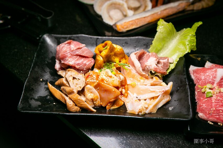 桃園中壢燒肉吃到飽推薦-胖肚肚燒肉吃到飽!台北平價燒肉吃到飽開在中壢夜市附近啦~營業到凌晨十二點而且CP值非常高的燒肉吃到飽我來啦~(飛奔 @圍事小哥的幸福相框