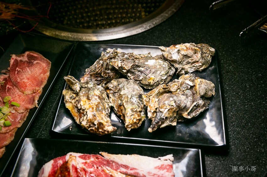 桃園中壢燒肉吃到飽推薦-胖肚肚燒肉吃到飽!台北平價燒肉吃到飽開在中壢夜市附近啦~營業到凌晨十二點而且CP值非常高的燒肉吃到飽我來啦~(飛奔 @圍事小哥的幸福相框