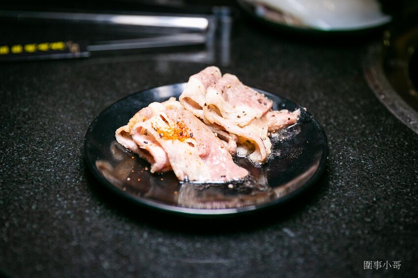 桃園中壢燒肉吃到飽推薦-胖肚肚燒肉吃到飽!台北平價燒肉吃到飽開在中壢夜市附近啦~營業到凌晨十二點而且CP值非常高的燒肉吃到飽我來啦~(飛奔 @圍事小哥的幸福相框