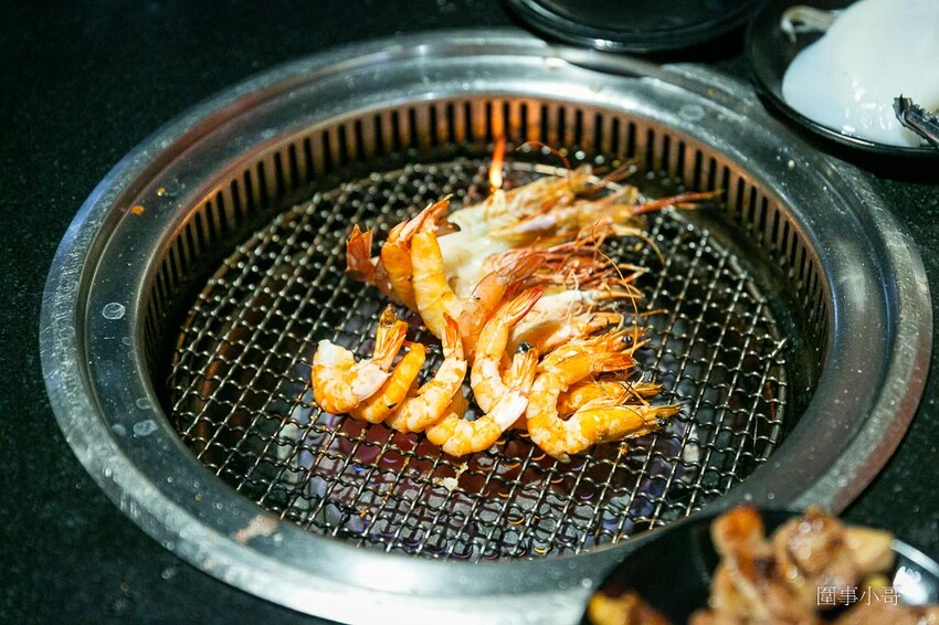 桃園中壢燒肉吃到飽推薦-胖肚肚燒肉吃到飽!台北平價燒肉吃到飽開在中壢夜市附近啦~營業到凌晨十二點而且CP值非常高的燒肉吃到飽我來啦~(飛奔 @圍事小哥的幸福相框