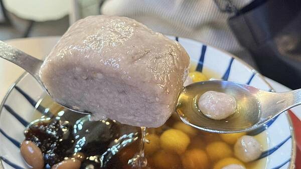 5倍大芋圓是什麼？岳岳吃一口驚呼：這是拳頭吧？！【台北市萬華