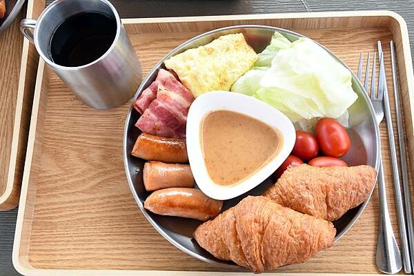 嘉義縣番路鄉嘉義全新開幕的免裝備懶人露營【歸樸森活】人來就好、享受5星級的住宿環境、7星級的衛浴設備！免開蜿蜒山路