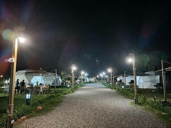 嘉義縣番路鄉嘉義全新開幕的免裝備懶人露營【歸樸森活】人來就好、享受5星級的住宿環境、7星級的衛浴設備！免開蜿蜒山路