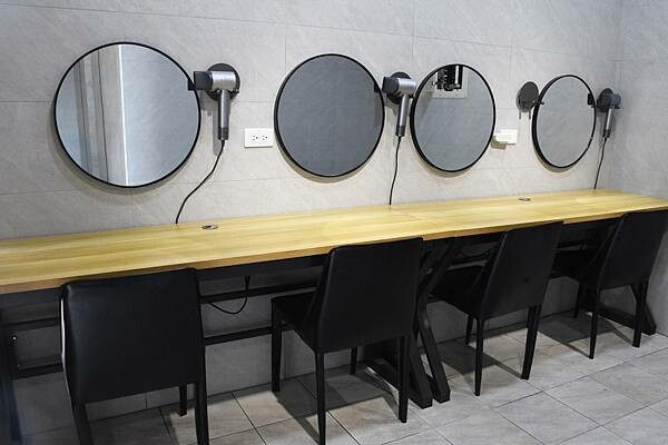 嘉義縣番路鄉嘉義全新開幕的免裝備懶人露營【歸樸森活】人來就好、享受5星級的住宿環境、7星級的衛浴設備！免開蜿蜒山路