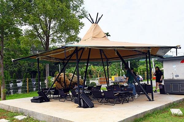 嘉義縣番路鄉嘉義全新開幕的免裝備懶人露營【歸樸森活】人來就好、享受5星級的住宿環境、7星級的衛浴設備！免開蜿蜒山路