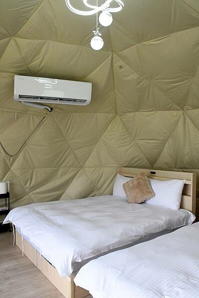 嘉義縣番路鄉嘉義全新開幕的免裝備懶人露營【歸樸森活】人來就好、享受5星級的住宿環境、7星級的衛浴設備！免開蜿蜒山路