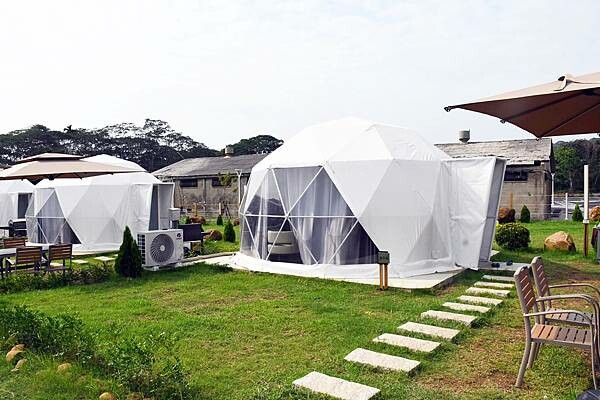 嘉義縣番路鄉嘉義全新開幕的免裝備懶人露營【歸樸森活】人來就好、享受5星級的住宿環境、7星級的衛浴設備！免開蜿蜒山路