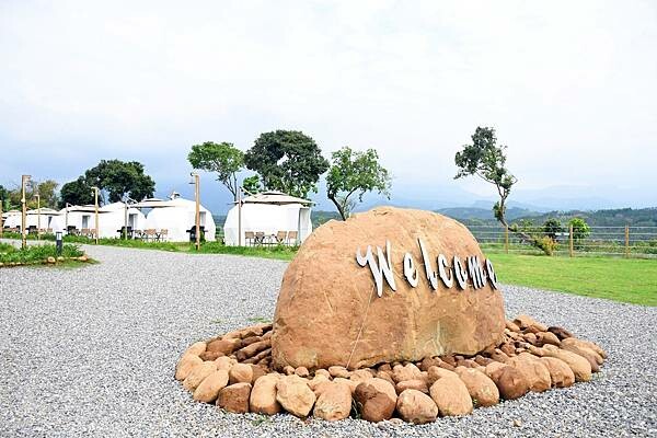 嘉義縣番路鄉嘉義全新開幕的免裝備懶人露營【歸樸森活】人來就好、享受5星級的住宿環境、7星級的衛浴設備！免開蜿蜒山路