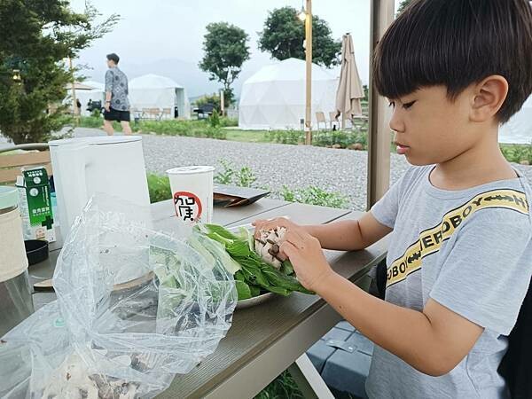 嘉義縣番路鄉嘉義全新開幕的免裝備懶人露營【歸樸森活】人來就好、享受5星級的住宿環境、7星級的衛浴設備！免開蜿蜒山路