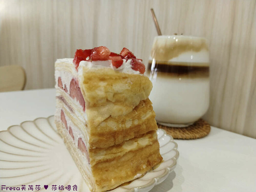 台南市東區台南甜點【c t.dessert】草莓奶霜千層蛋糕超夢幻！新鮮草莓滑順奶霜配上咖啡浪漫下午茶│生日蛋糕│東區美食